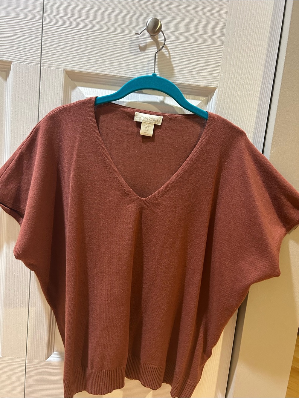 Cynthia Rowley short-Sleeve V-Neck Sweater Top in Rust